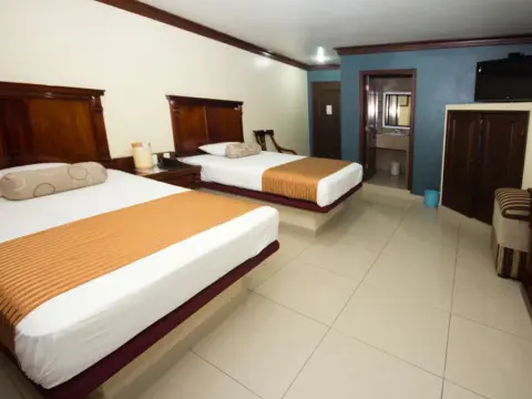 Hotel Toledo - Photo 4