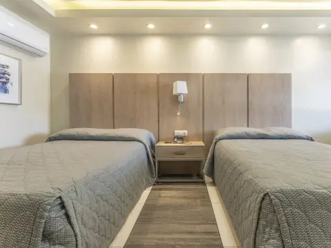 La Siesta Hotel - Photo 2