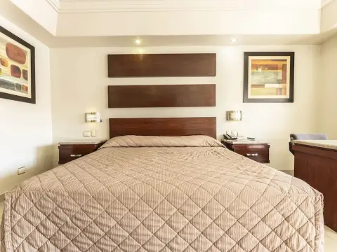 La Siesta Hotel - Photo 3