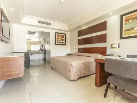 La Siesta Hotel - Photo 4