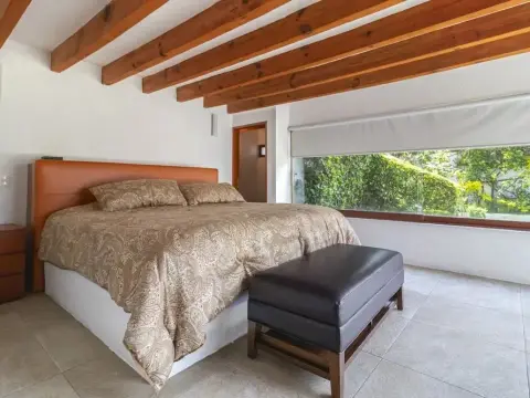 Lake view house with private pool - Photo 2