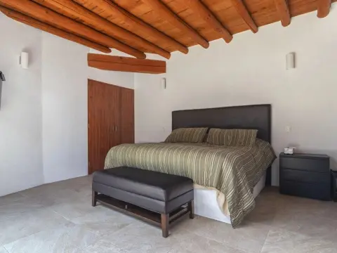 Lake view house with private pool - Photo 3