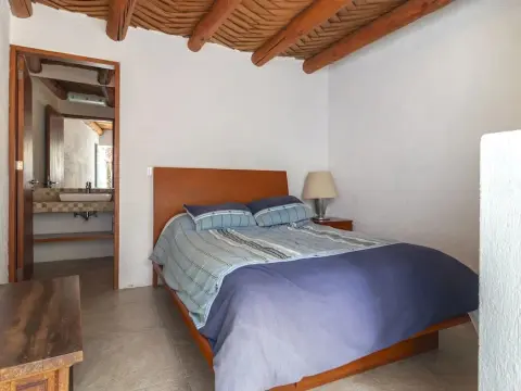 Lake view house with private pool - Photo 4