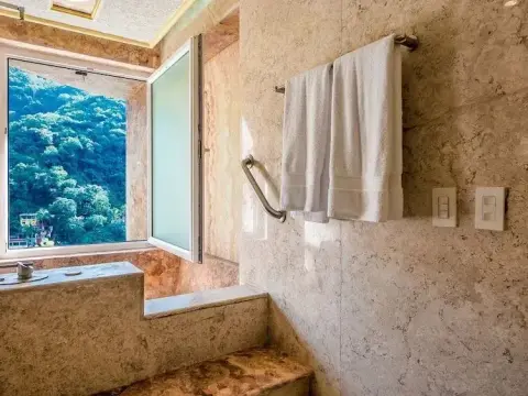 Luna Suite With two King Size Beds, With Walk out Terrace Overlooking the Beach - Foto 4