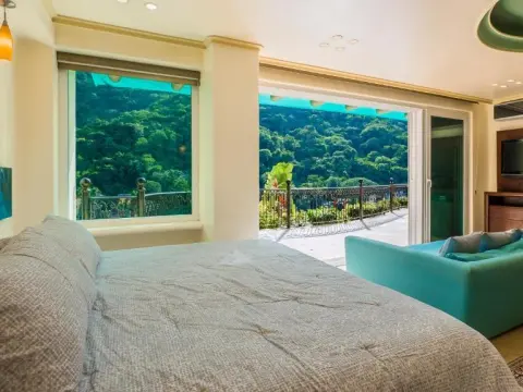 Luna Suite With two King Size Beds, With Walk out Terrace Overlooking the Beach - Foto 1