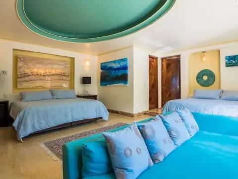 Luna Suite With two King Size Beds, With Walk out Terrace Overlooking the Beach - Foto 3