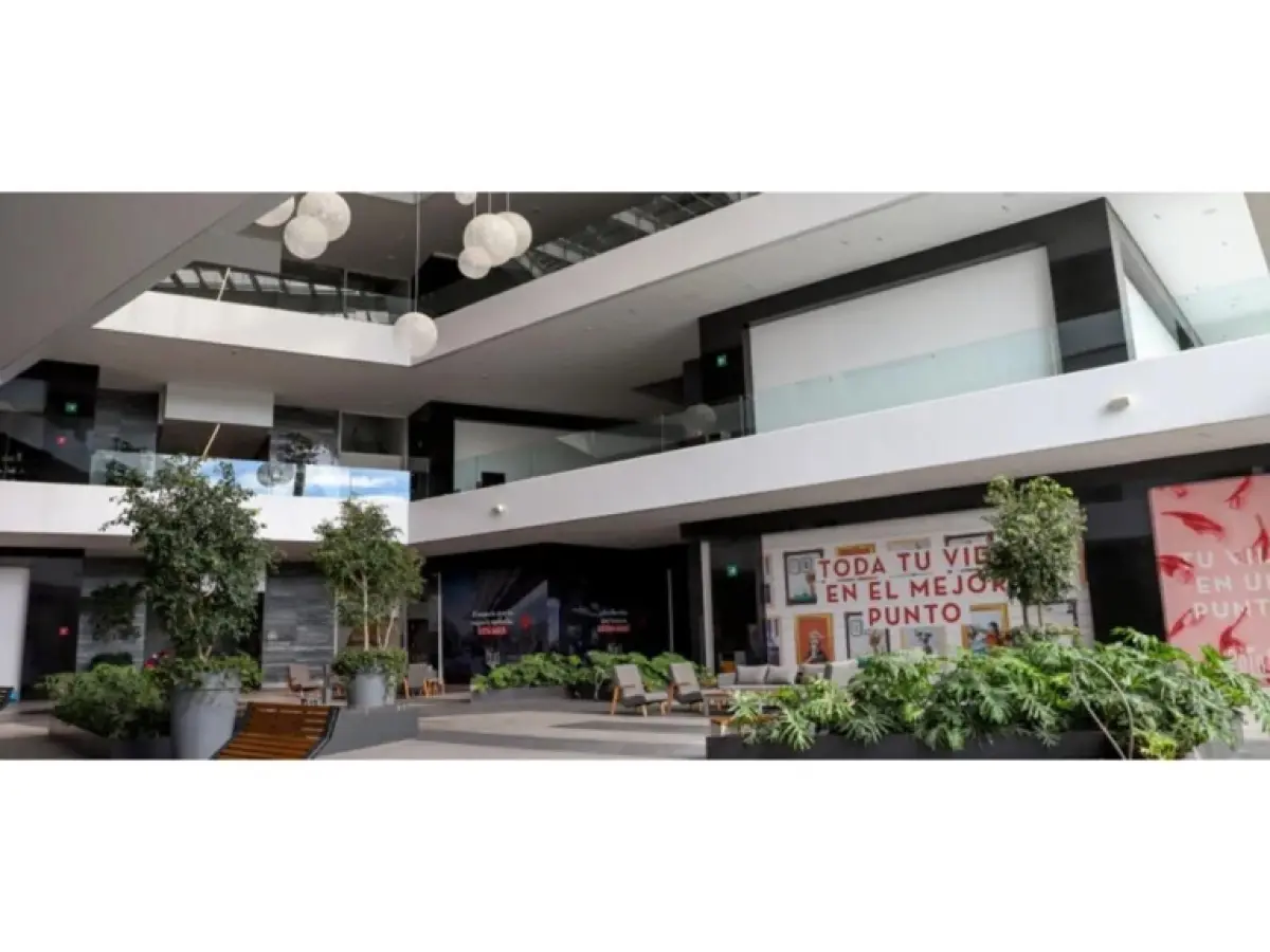 Luxurious Apartment with Amenities Near Santa Fe