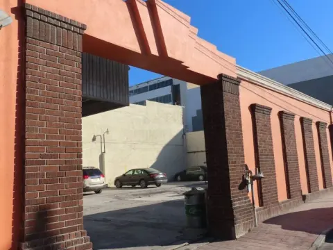 Meson Del Rey - Photo 1