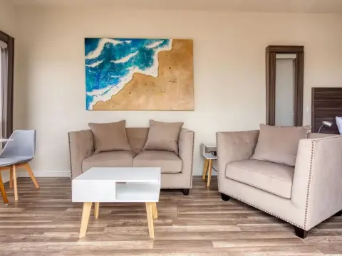 Nicole Suites - Photo 2