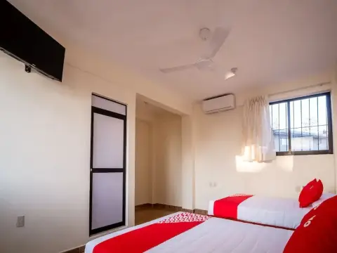 Oyo Hotel D Leon - Photo 3