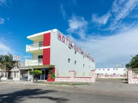 OYO Hotel Suites San Fernando - Photo 1