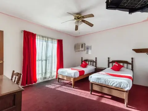 OYO Hotel Suites San Fernando - Photo 4