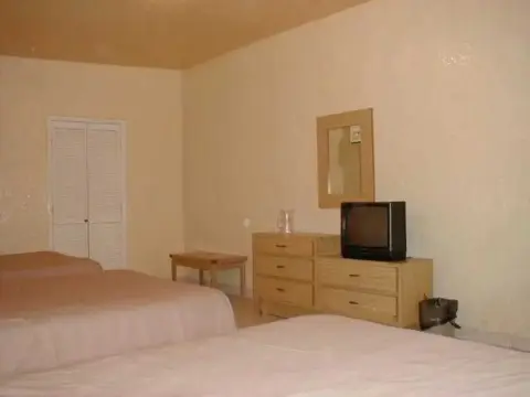 Hotel Plaza Consulado - Photo 3