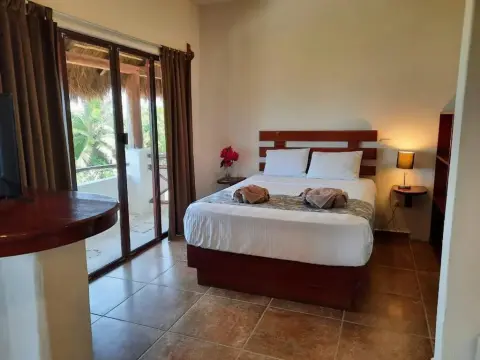 Porto Coral Hotel & Suites - Photo 2