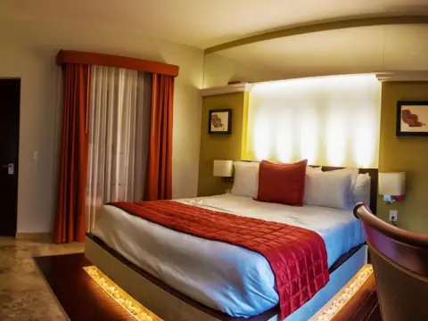 The Jonathon Boutique Hotel - Photo 4