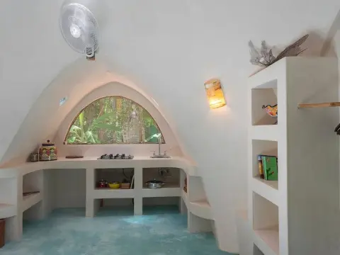 Unique Jungle Dome Ha With Kitchen - Photo 3