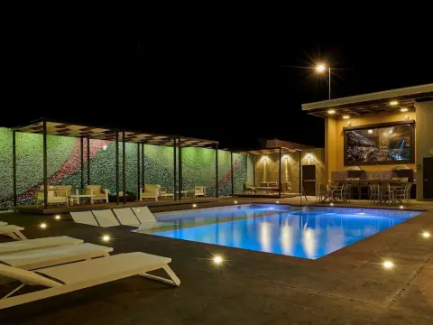 Wingate by Wyndham Chihuahua - Photo 1