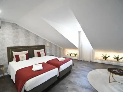 Famous Crows Lisbon Suites - Photo 4