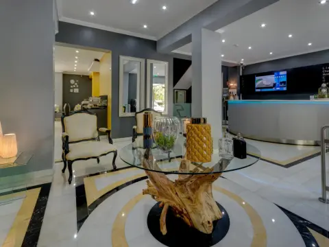 Hotel Avenida Park - Photo 2