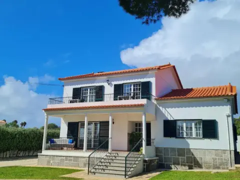 Moro's Friends House - Photo 1