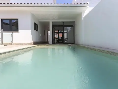 Parede Villa With Pool by Homing - Photo 1