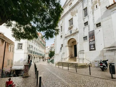 Rent4rest Mouraria Lisbon 1 Bedroom Duplex Apartment - Photo 1