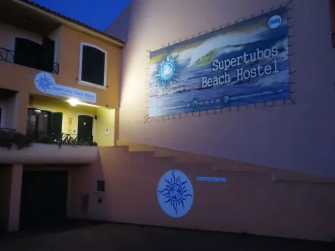 Supertubos Beach Hostel - Photo 1