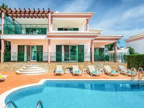 Villa Magenta - Photo 1