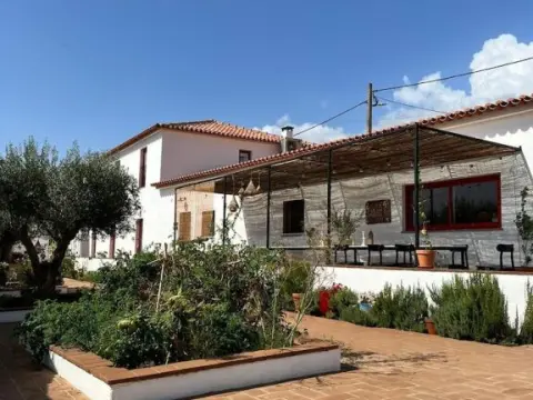 Viva Farmhouse - Photo 1