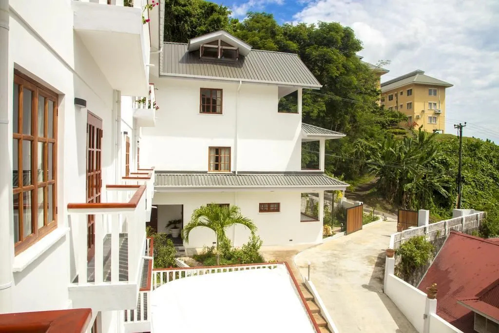 Hilltop Boutique Hotel - фото 1