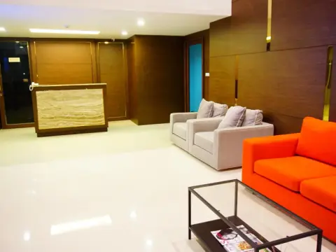 185 Residence - Photo 2