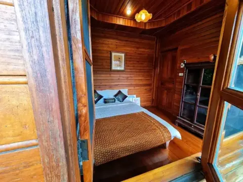 300 Years Old Wooden House w 3 Bedrooms and big Yard - Photo 4