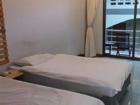 Anong Guesthouse - Photo 4