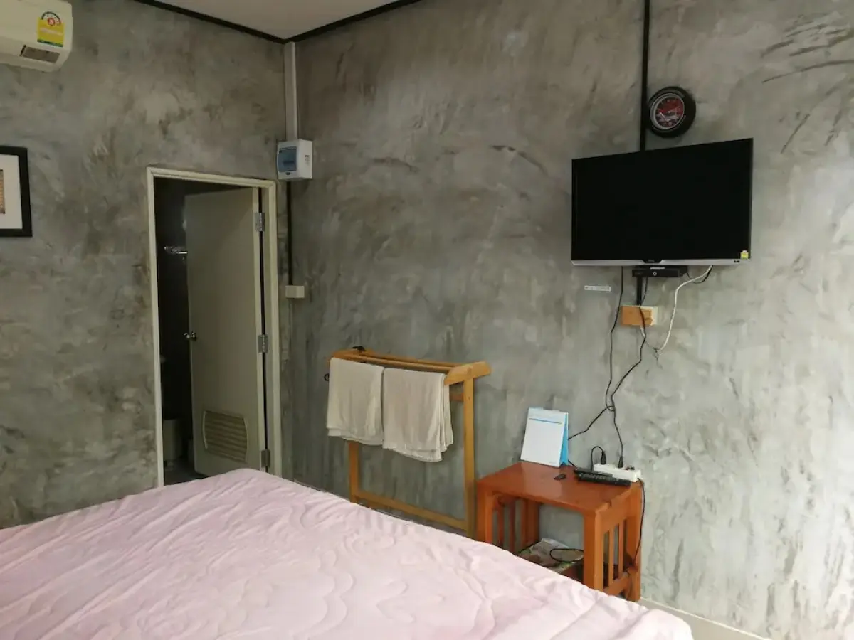 Baan Din Camp and Art Suanphueng