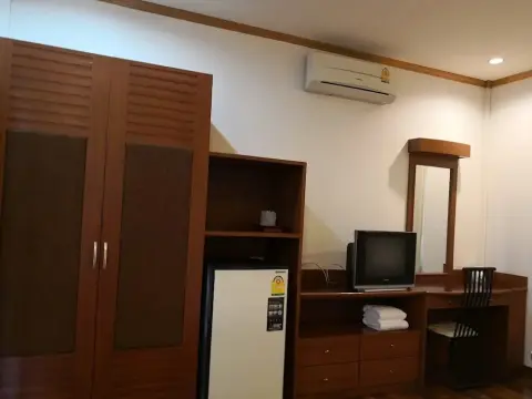 Baan Worachan Hotel - Photo 4