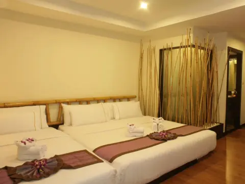 Bamboo House Phuket Hotel - Photo 3