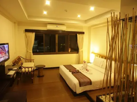 Bamboo House Phuket Hotel - Photo 4