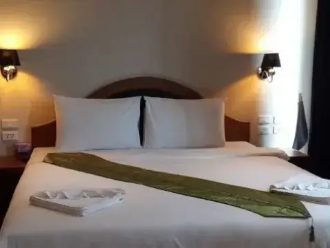 Behind The Scene Boutique - Photo 4