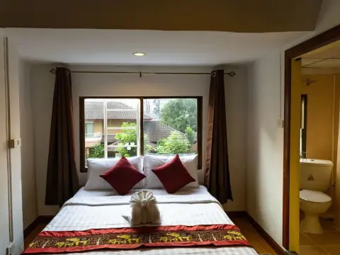 Benz House - Photo 3