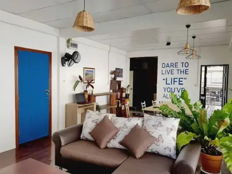 Blue Melon Cafe & Hostel - Photo 4