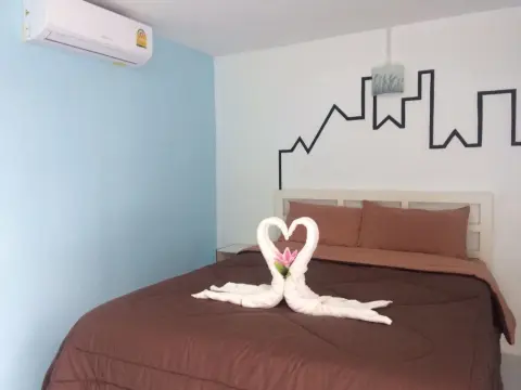 BM at Love - Photo 2