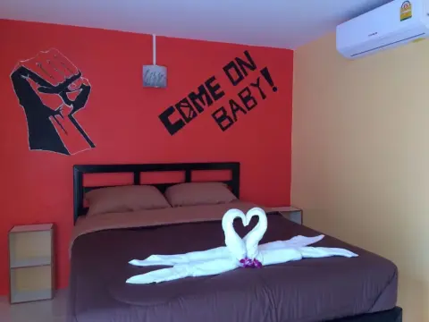 BM at Love - Photo 4