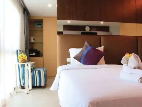 CAPITAL O 1088 Golden Dragon Beach Resort - Photo 4
