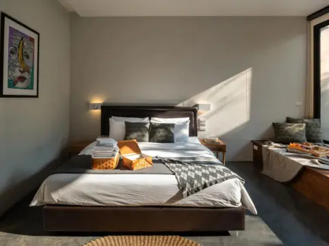Cherlock Hotel - Photo 2
