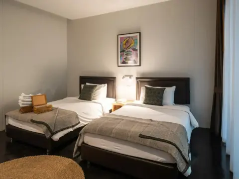 Cherlock Hotel - Photo 4