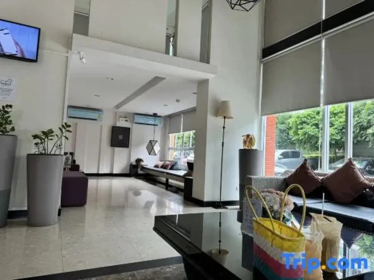 Chiang Mai Dcondo Apartment: Move-in ready + office-friendly