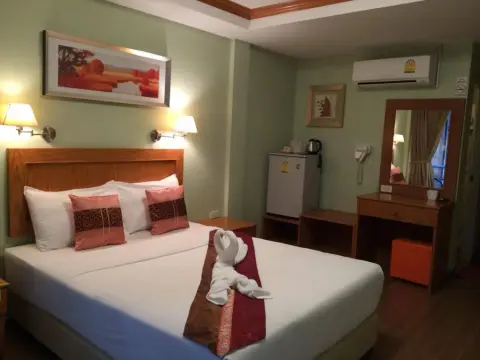 Chilli Hotel & Restaurant - Photo 4