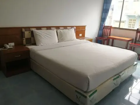 China Garden Hotel - Photo 4