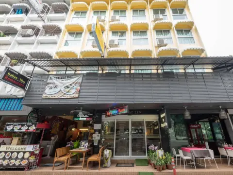 Cozy at Ten Hotel Bangkok - Photo 1