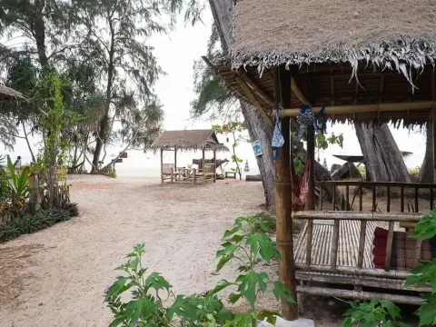 Deeland Bungalows - Photo 4